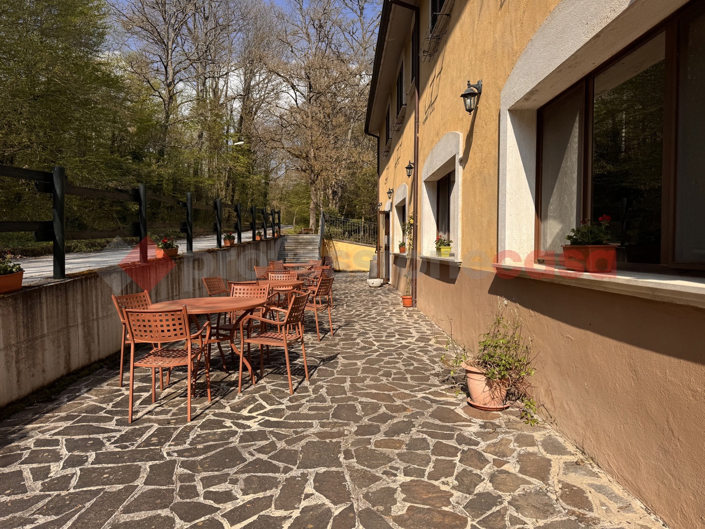 Attivit� commerciale Albergo in vendita a Castel del Giudice