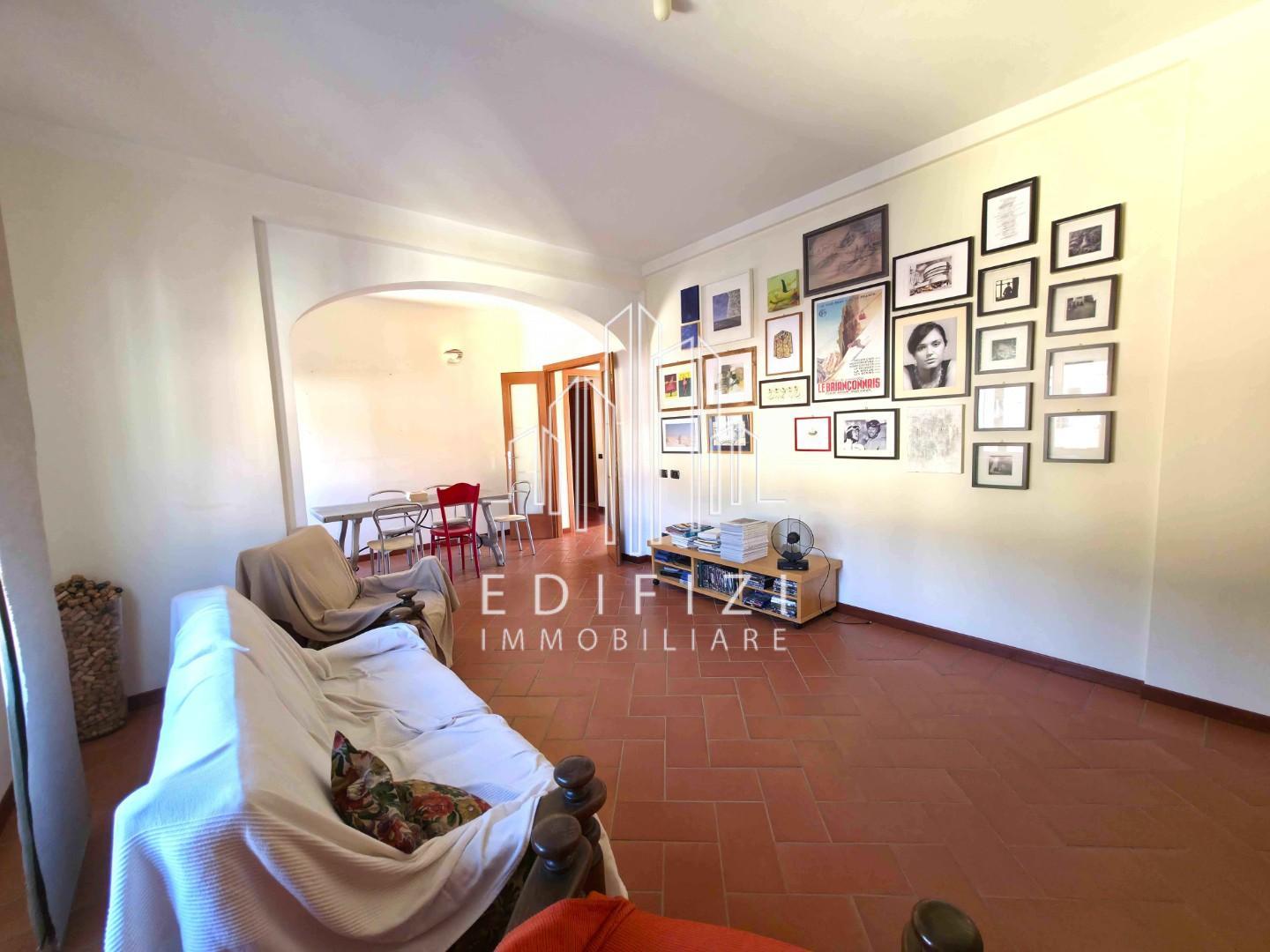 Appartamento con terrazzo, Massa centro