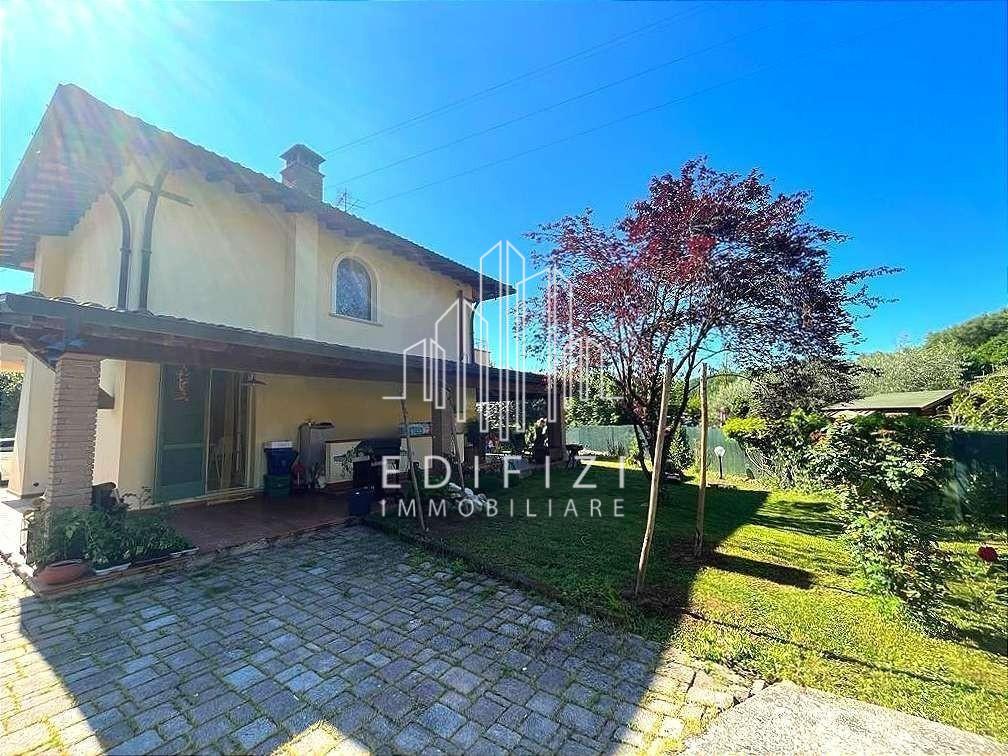 Villa con giardino, Massa romagnano