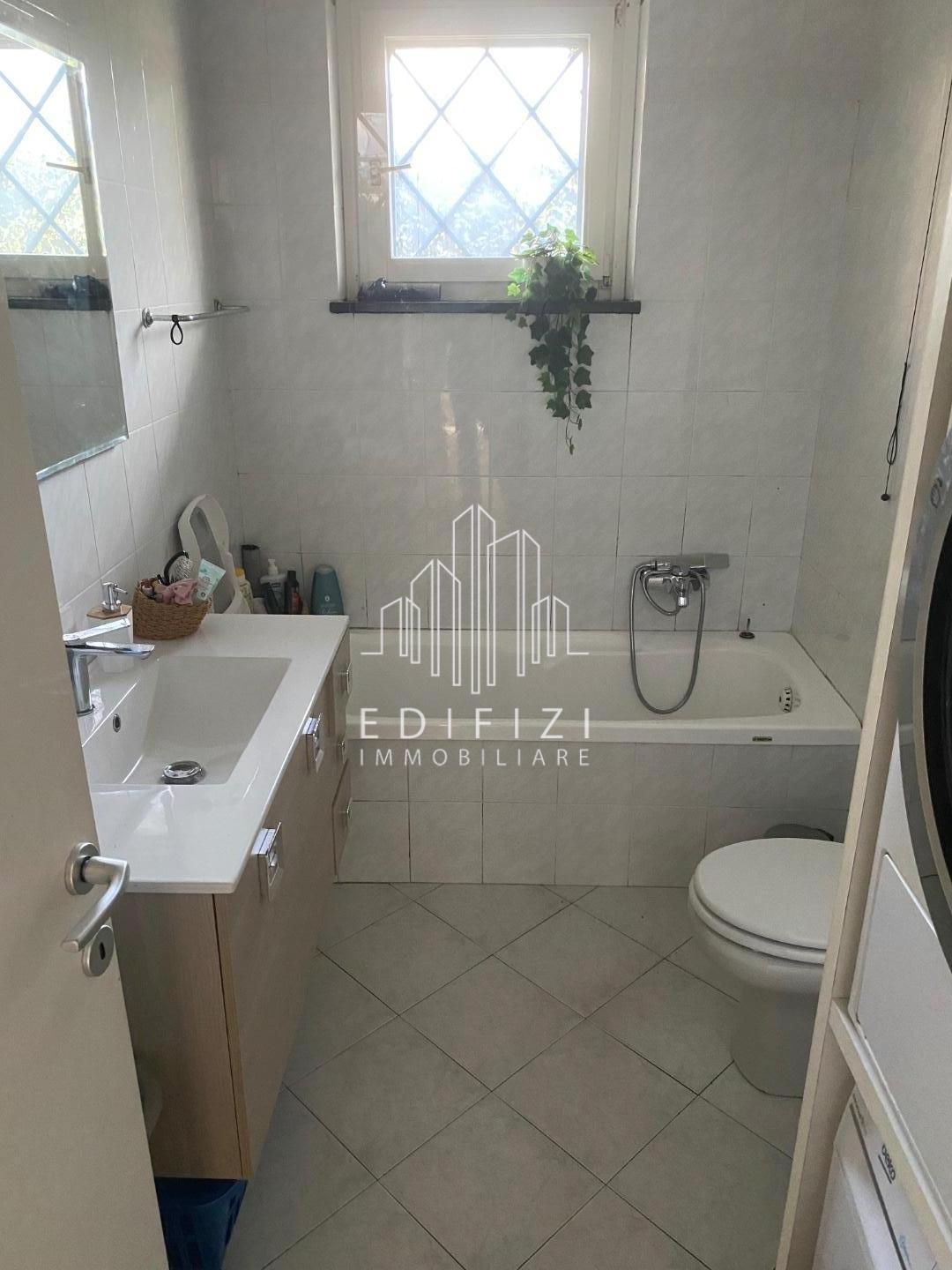 Quadrilocale con giardino, Massa marina di