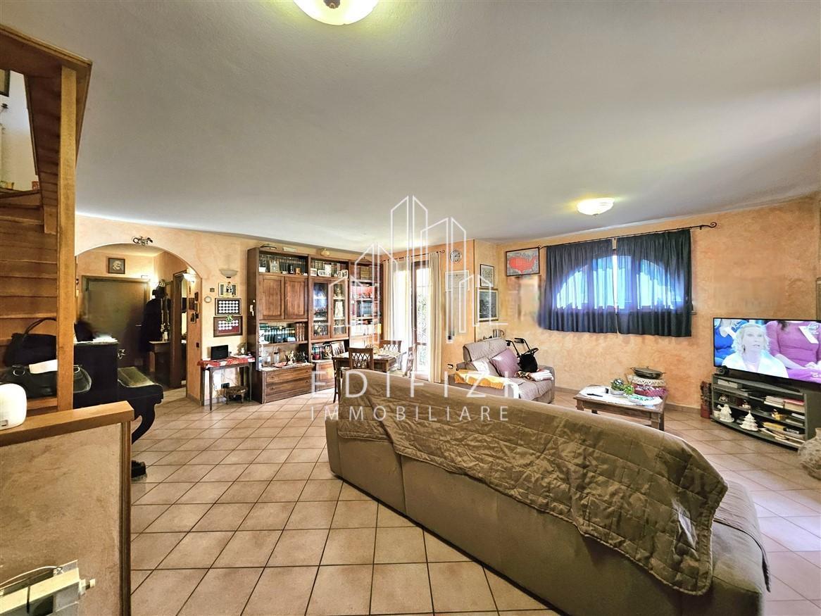 Villa Quadrifamiliari con giardino, Massa quercioli