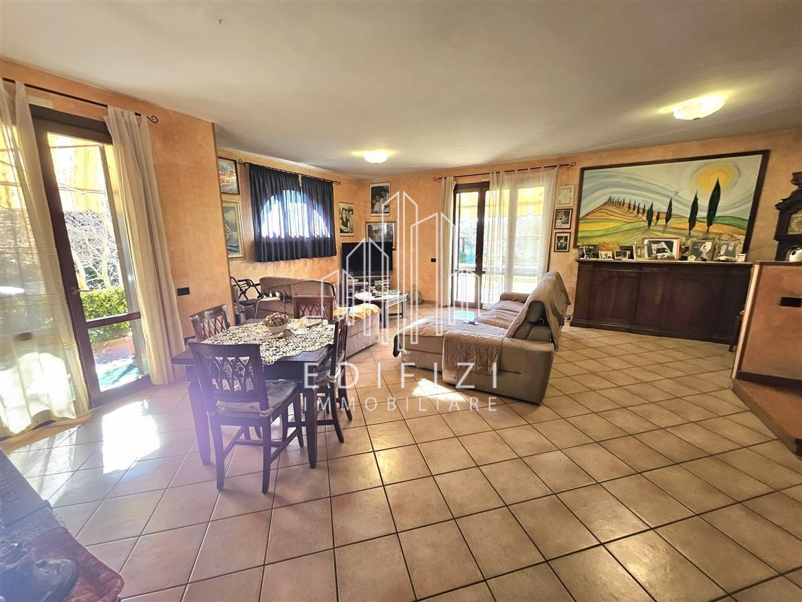 Villa Quadrifamiliari con giardino, Massa quercioli