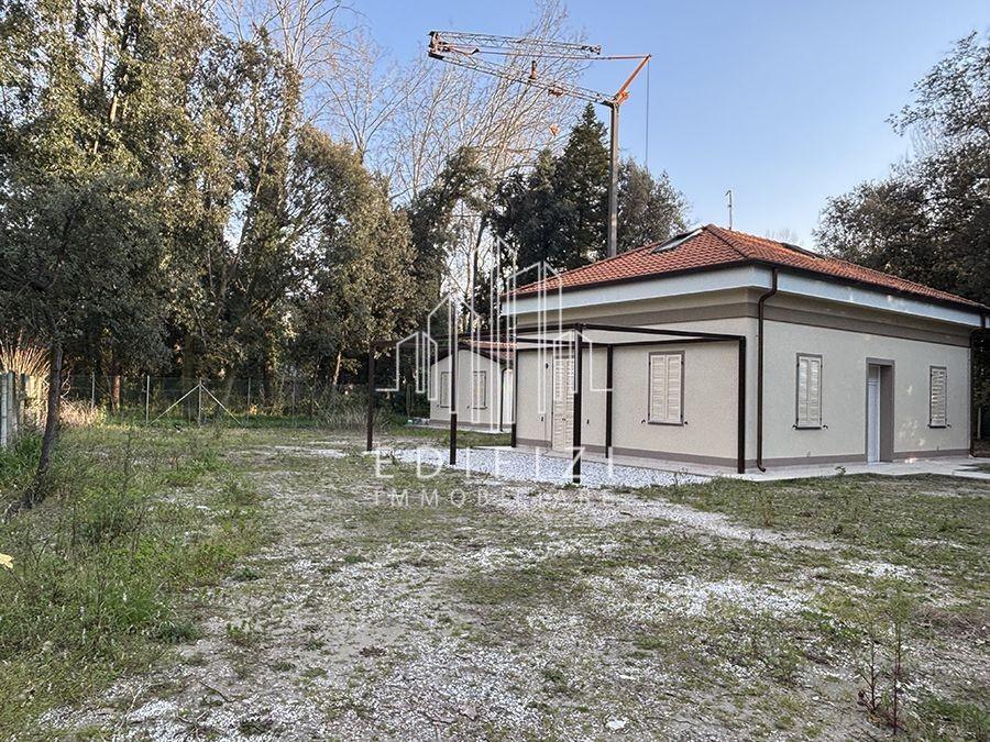Casa indipendente con giardino, Massa ronchi