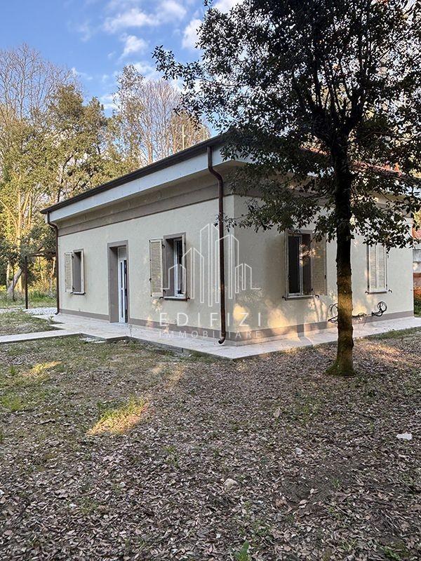 Casa indipendente con giardino, Massa ronchi