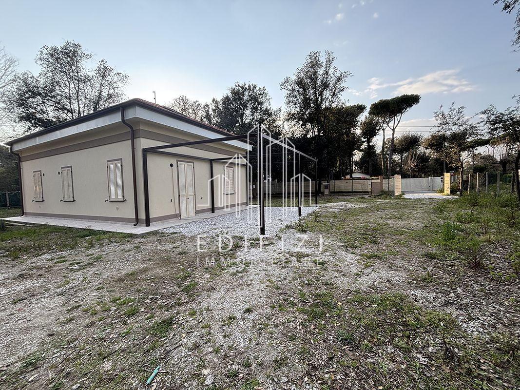 Casa indipendente con giardino, Massa ronchi