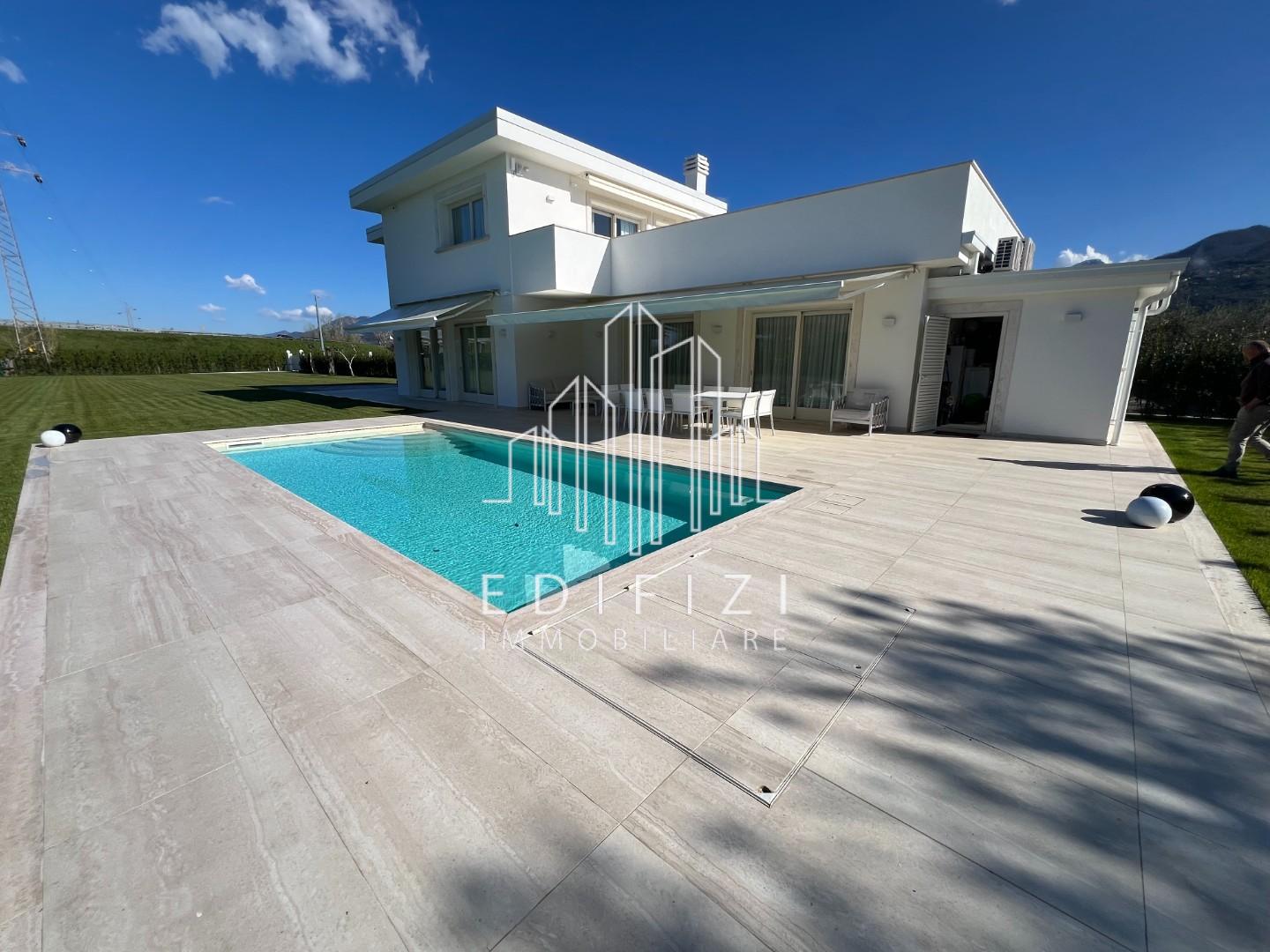 Villa con giardino, Pietrasanta vaiana