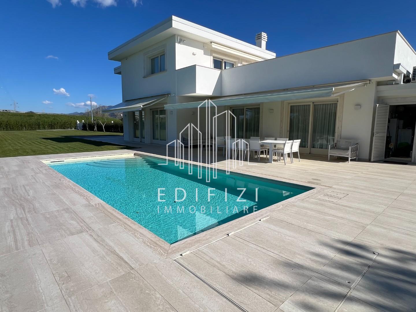 Villa con giardino, Pietrasanta vaiana