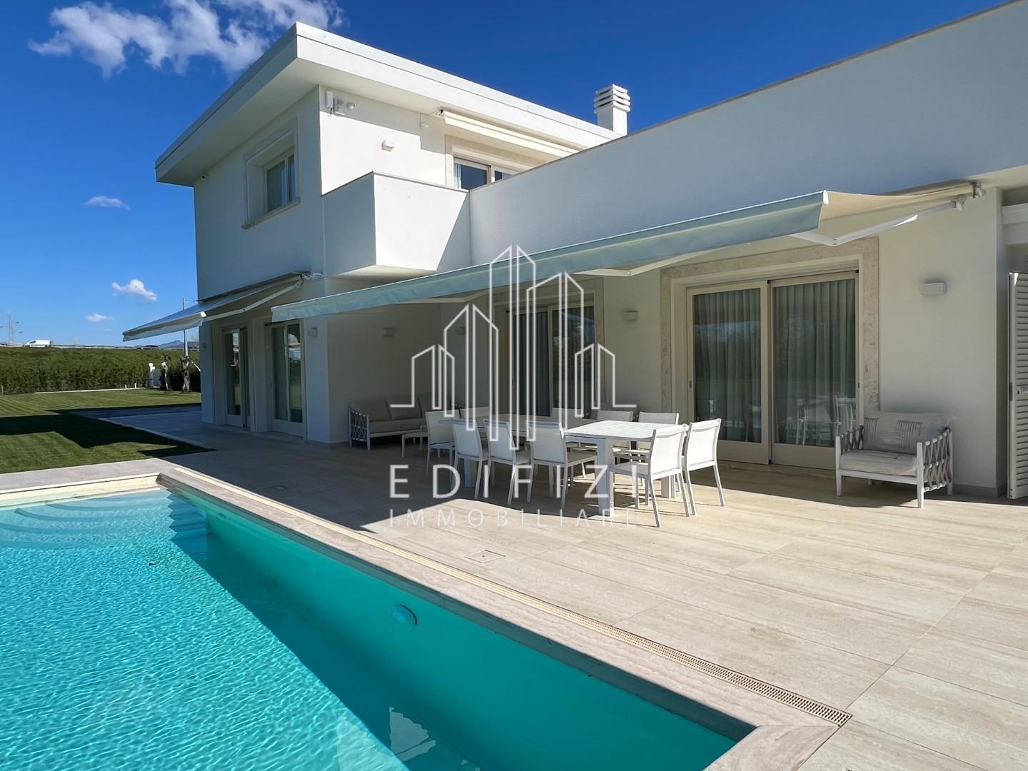 Villa con giardino, Pietrasanta vaiana