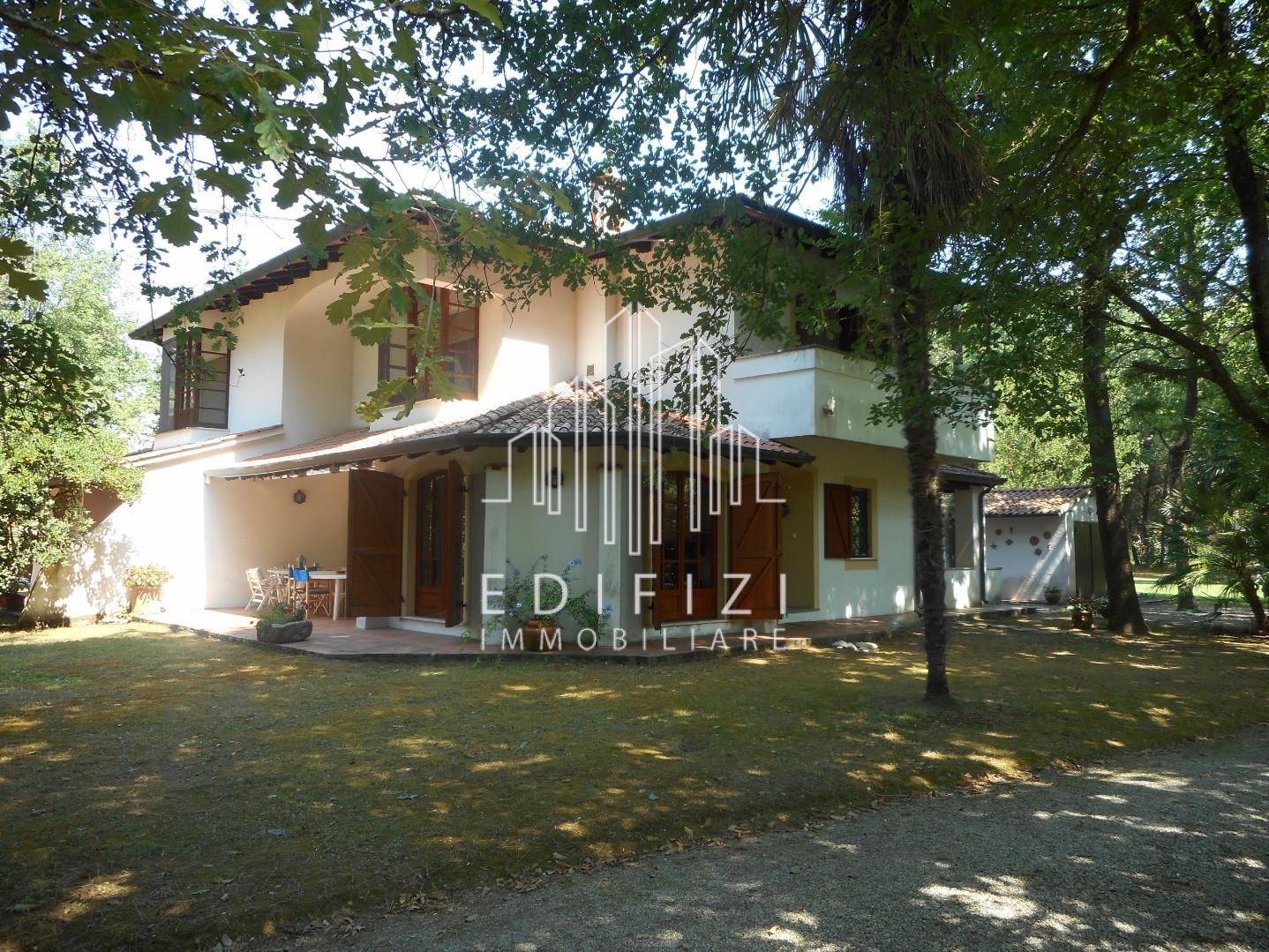Villa Bifamiliare con giardino, Massa poveromo