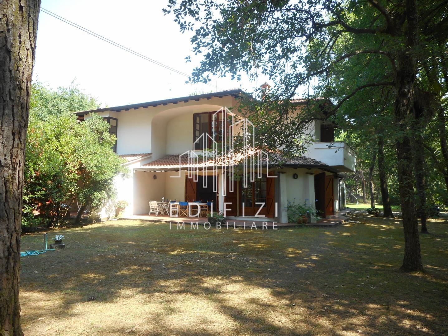 Villa Bifamiliare con giardino, Massa poveromo