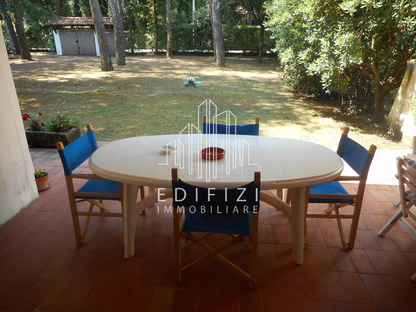 Villa Bifamiliare con giardino, Massa poveromo