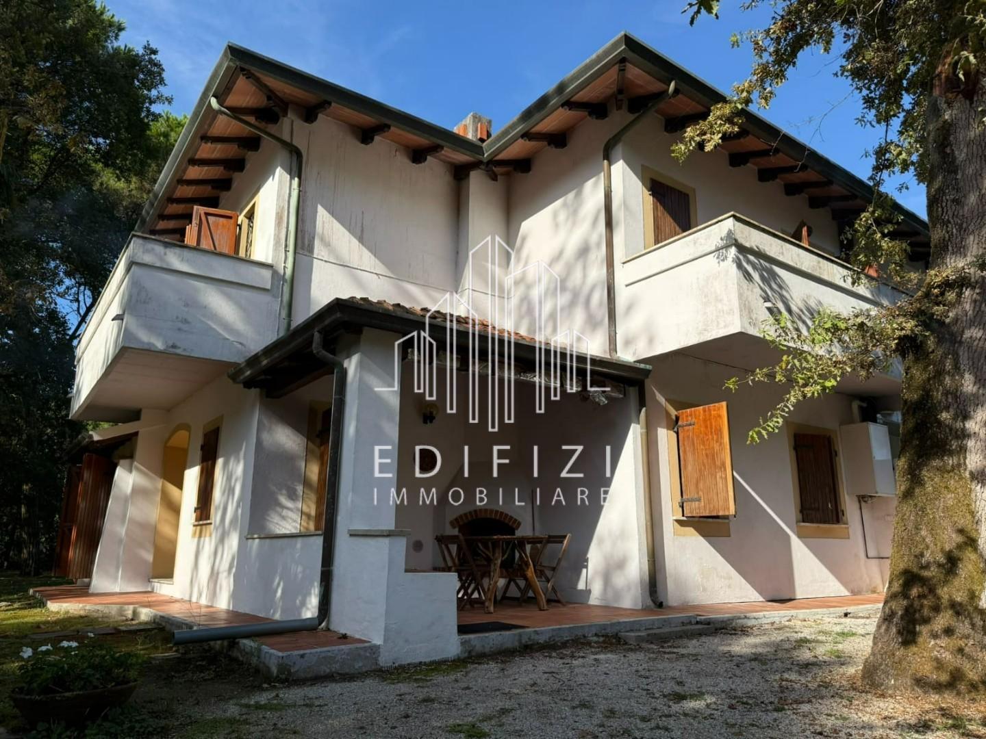 Villa Bifamiliare con giardino, Massa poveromo