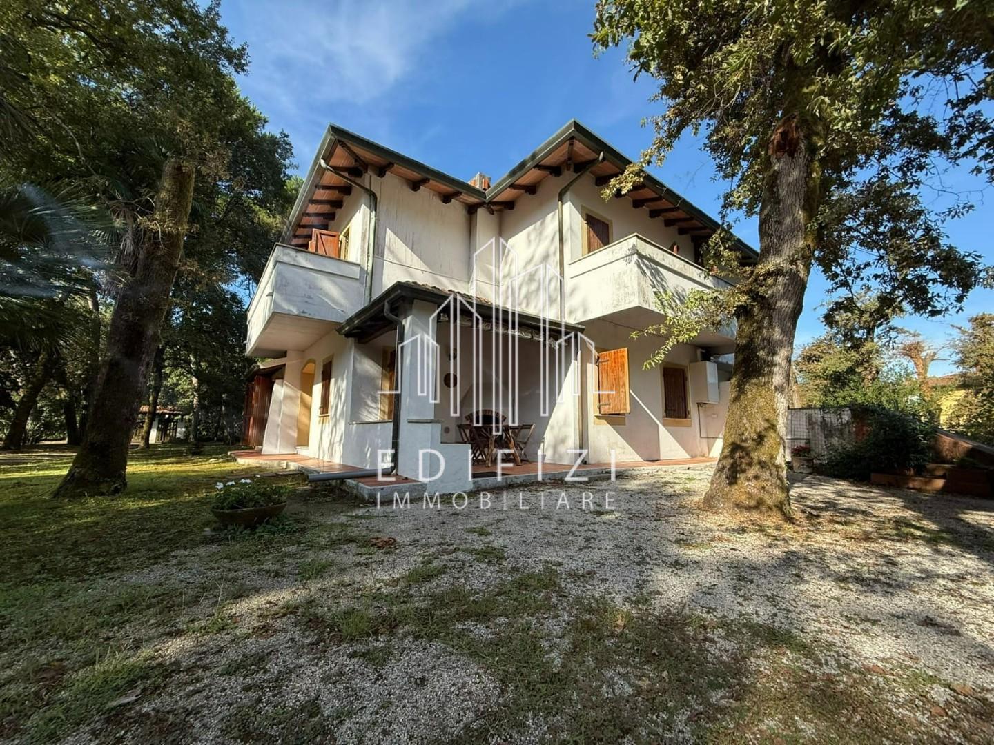 Villa Bifamiliare con giardino, Massa poveromo