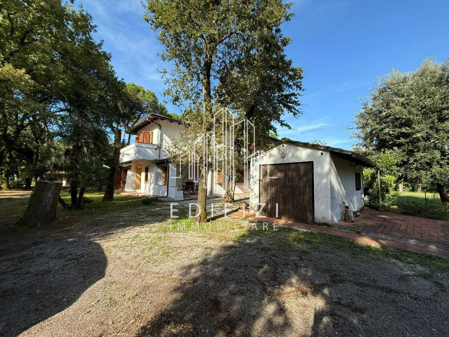 Villa Bifamiliare con giardino, Massa poveromo