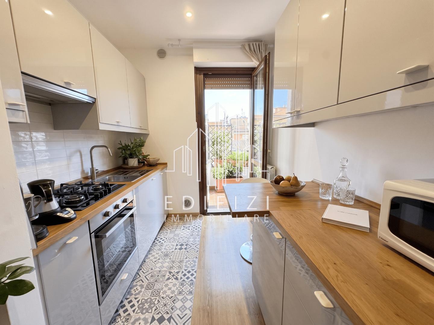 Appartamento con terrazzo, Massa zona viali