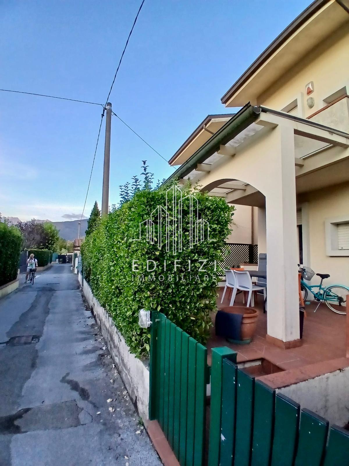 Villa in vendita, Massa poveromo