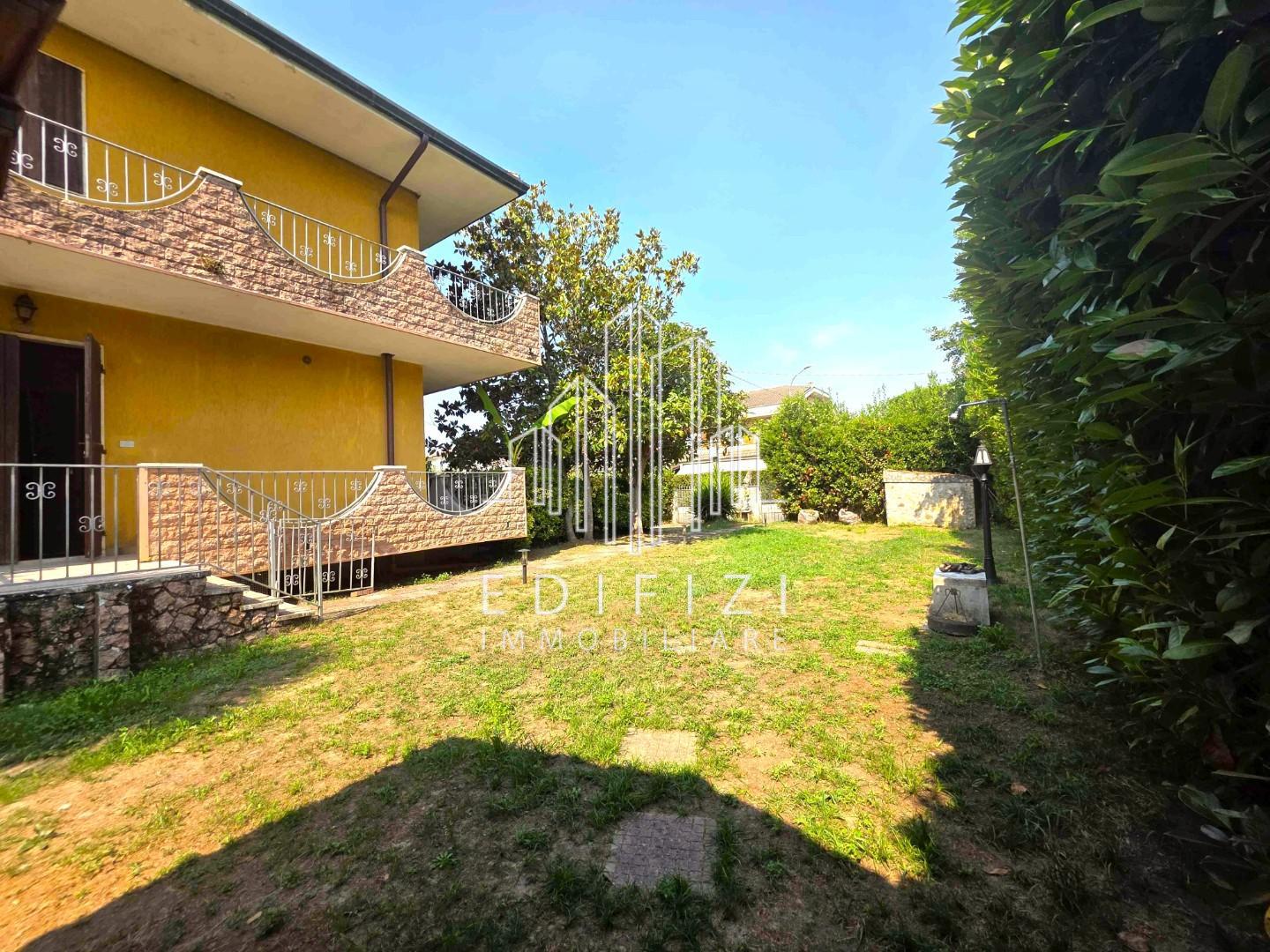 Villa Quadrifamiliari con giardino, Montignoso cinquale