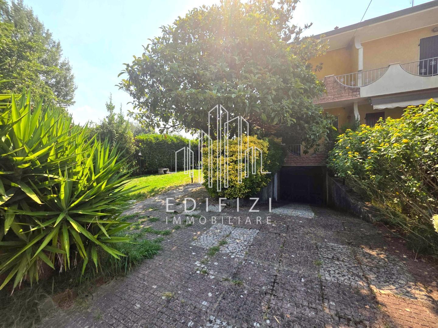 Villa Quadrifamiliari con giardino, Montignoso cinquale
