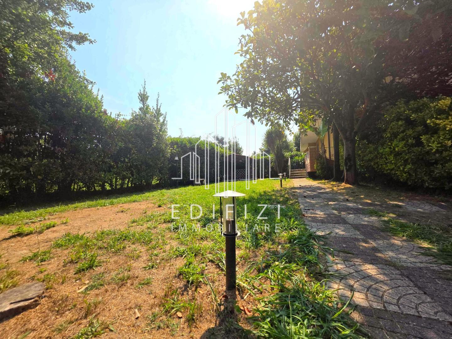 Villa Quadrifamiliari con giardino, Montignoso cinquale