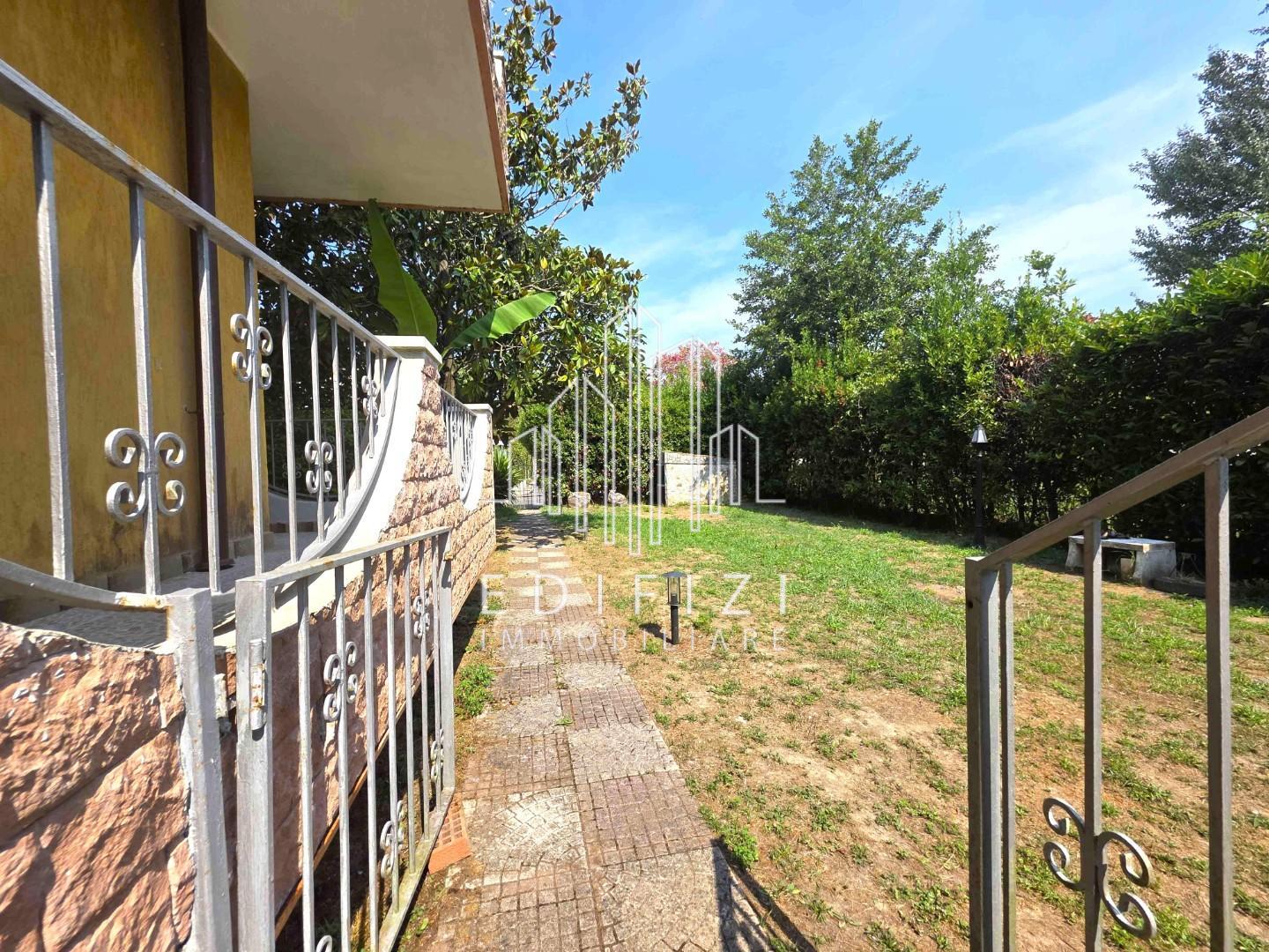 Villa Quadrifamiliari con giardino, Montignoso cinquale