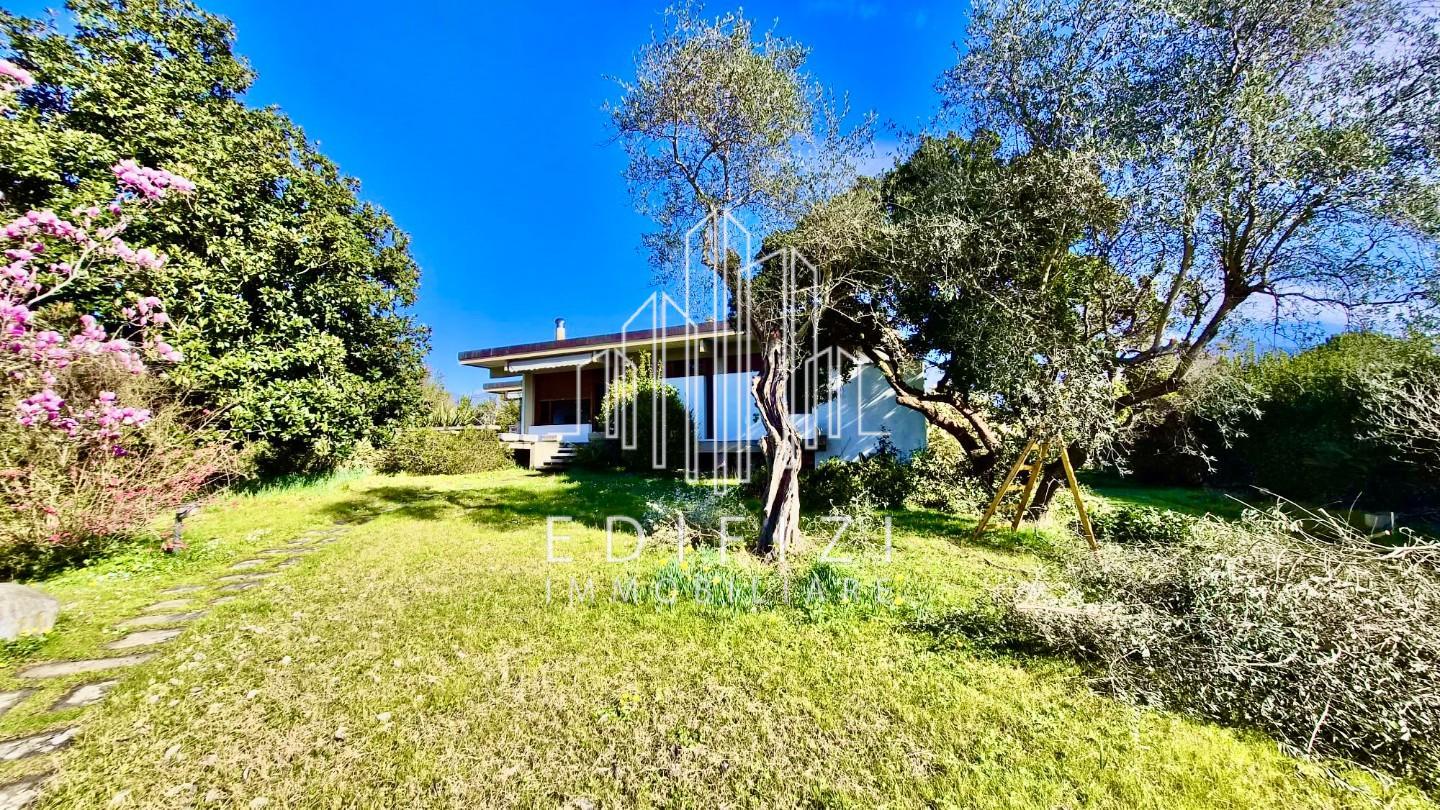 Villa con giardino a Pietrasanta