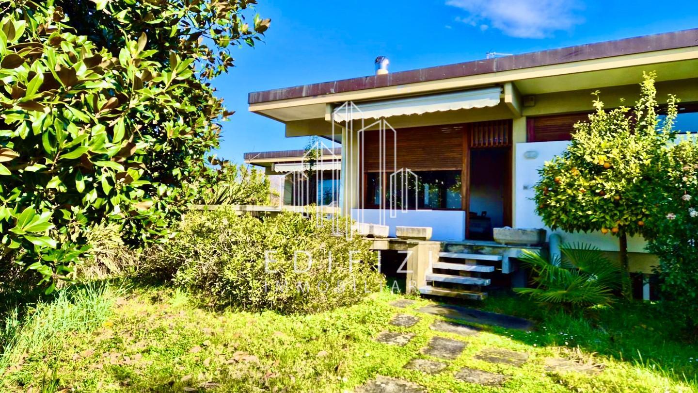 Villa con giardino a Pietrasanta