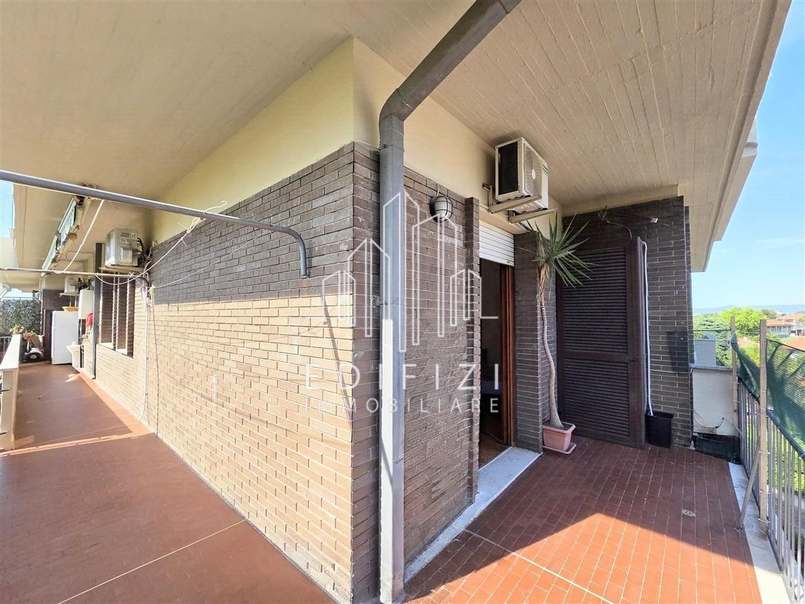 Appartamento con terrazzo, Massa zona viali