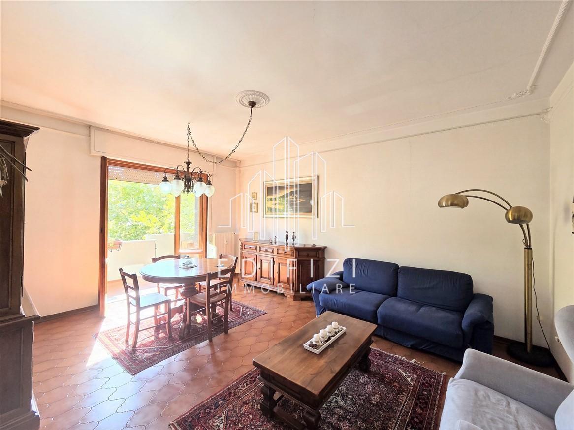 Appartamento con terrazzo, Massa zona viali