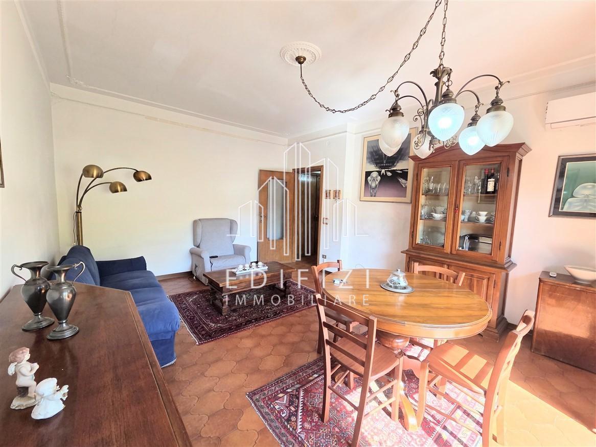 Appartamento con terrazzo, Massa zona viali
