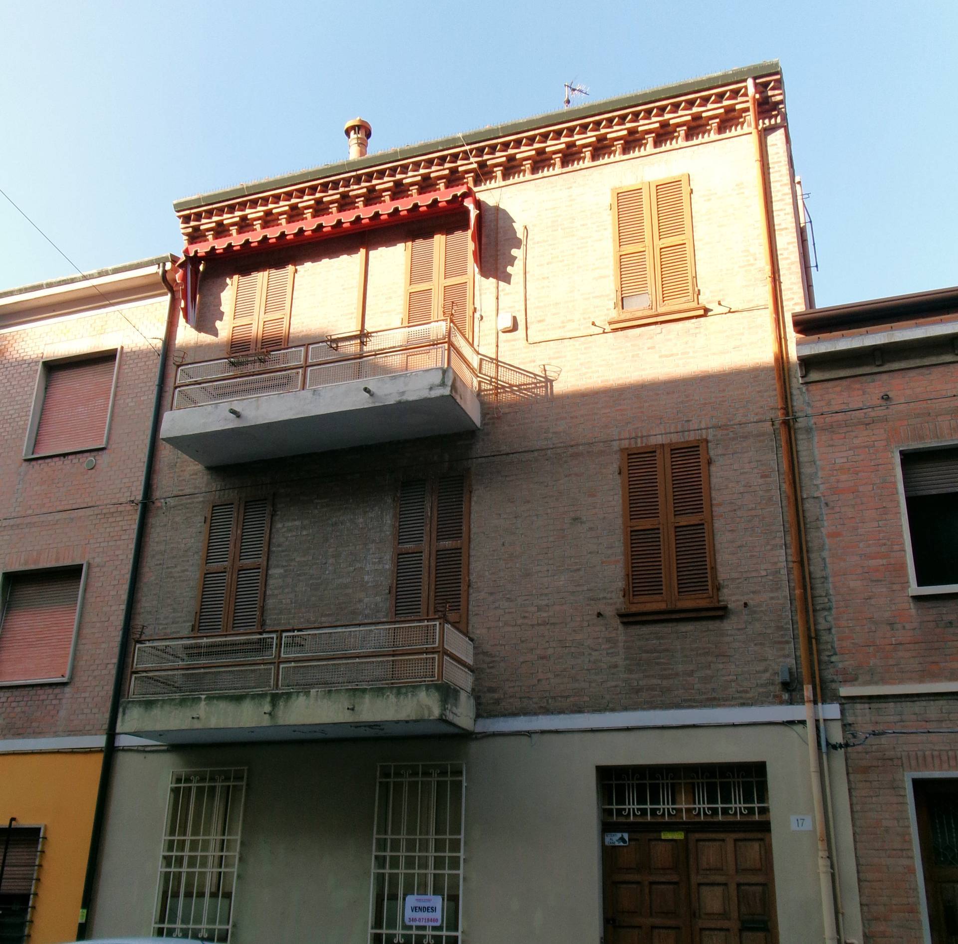Stabile/Palazzo con box doppio, Ferrara entro mura