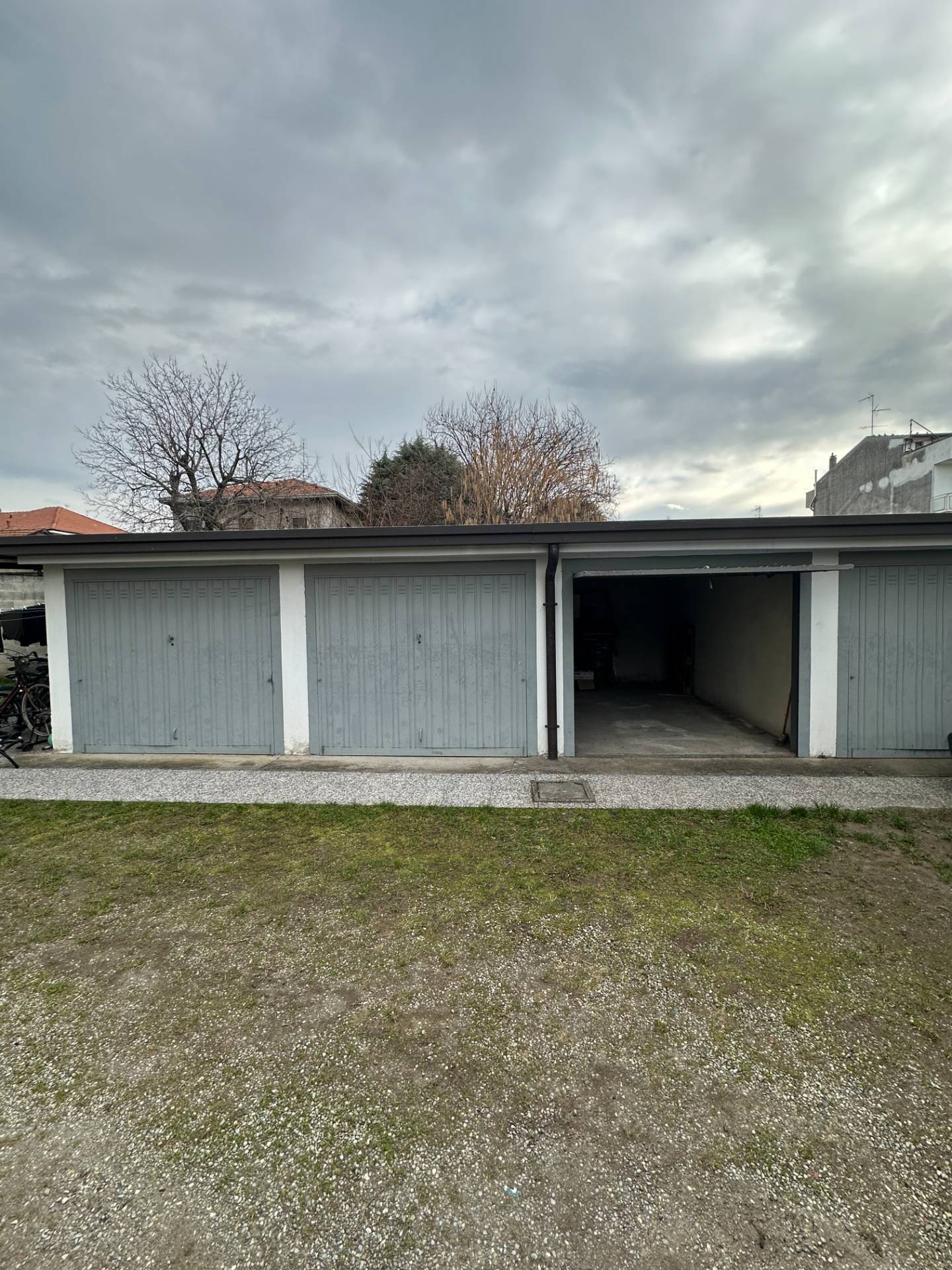 Box o garage in vendita a Varedo