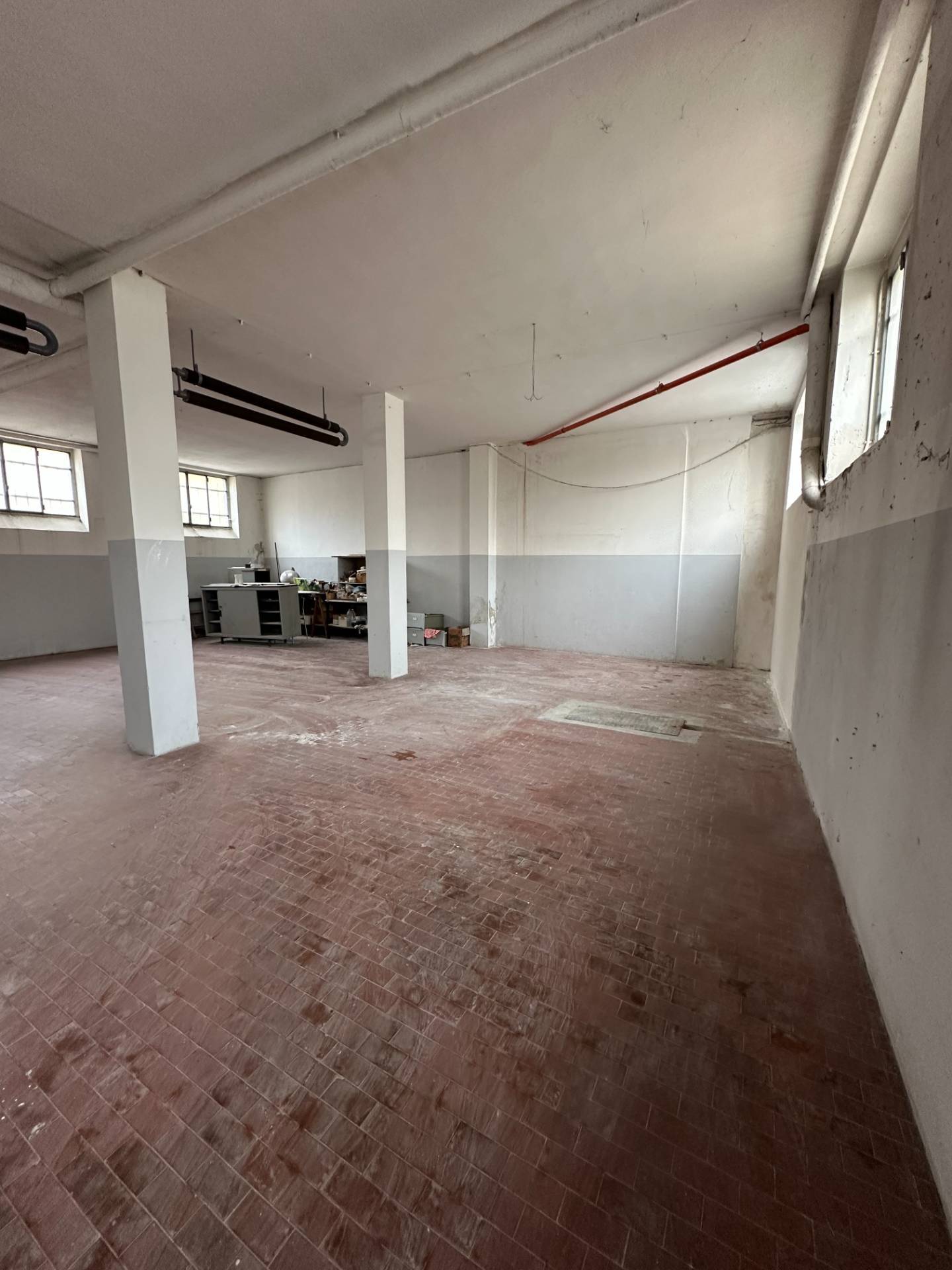 Magazzino in vendita a Varedo