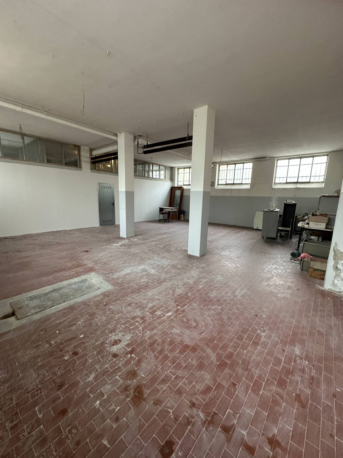 Magazzino in vendita a Varedo