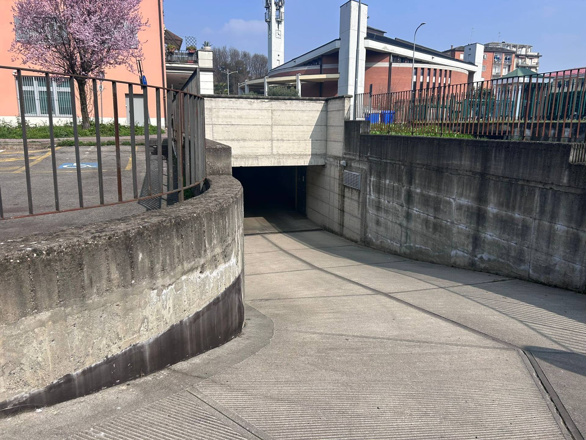 Box o garage in affitto a Senago