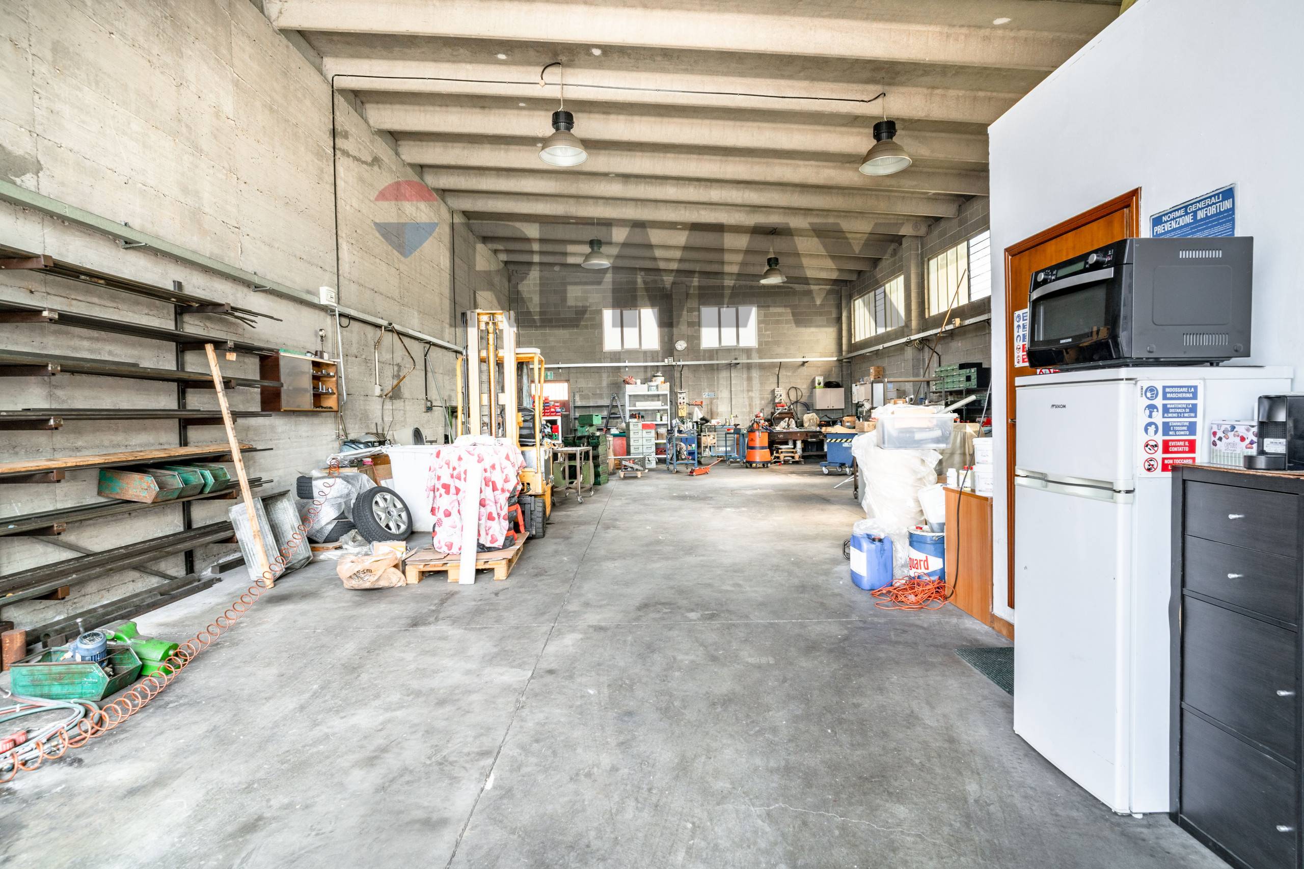Capannone Industriale in vendita a Lainate