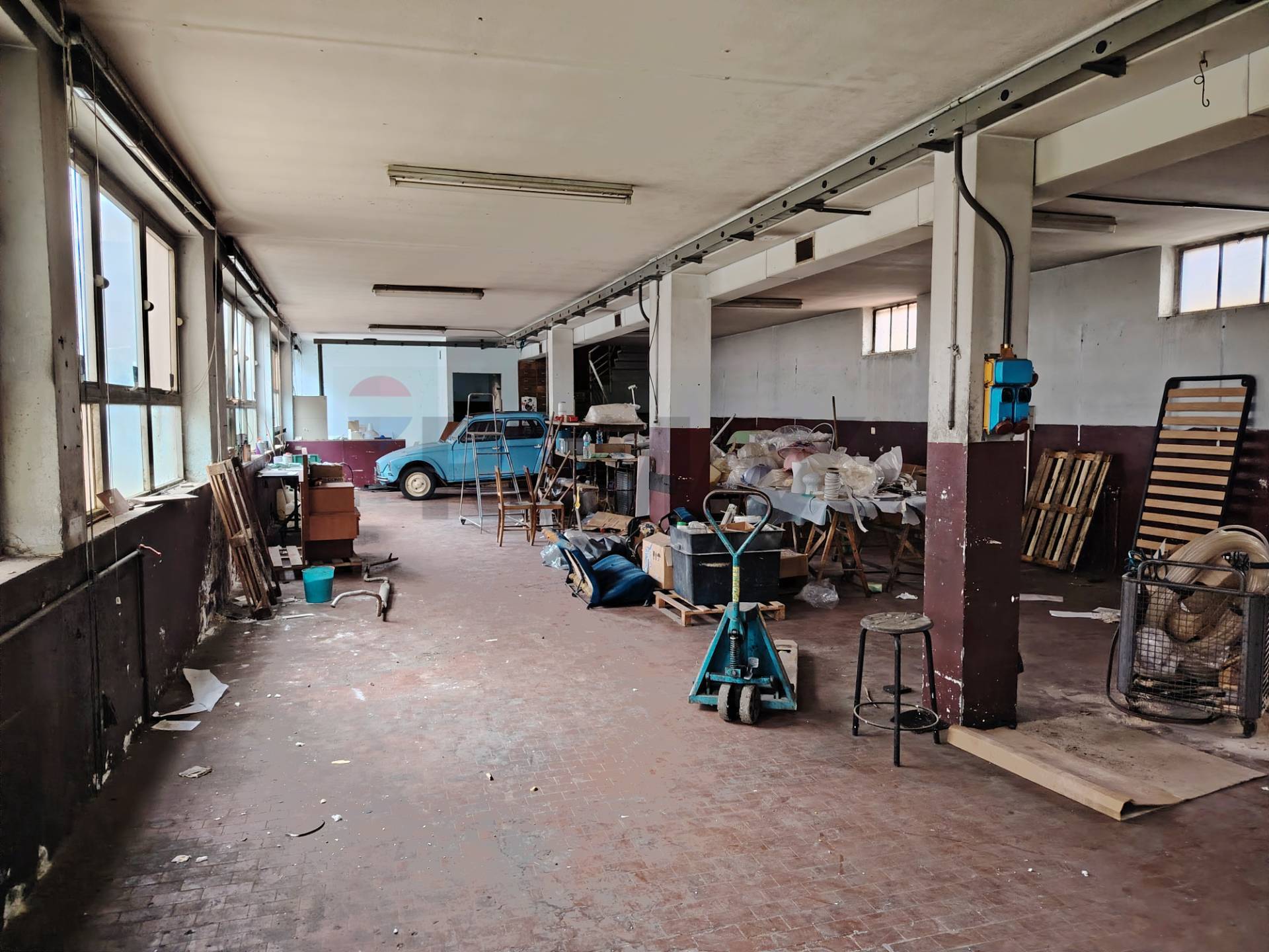 Capannone Industriale in vendita a Turate