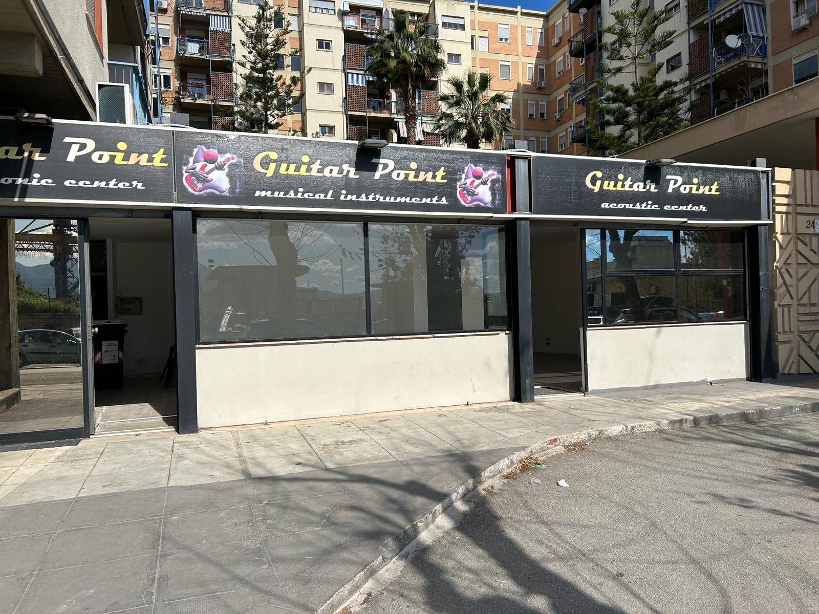 Locale commerciale in vendita a Palermo, Fiera