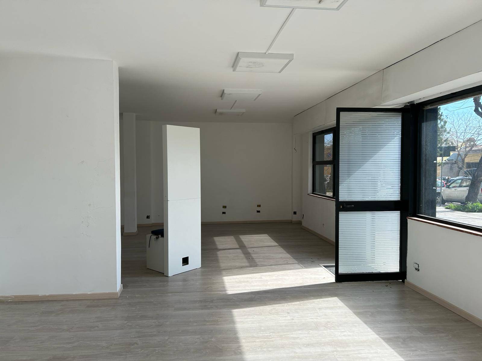 Locale commerciale in vendita a Palermo, Fiera