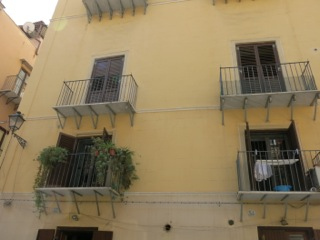 Locale commerciale in vendita a Palermo, Centro storico