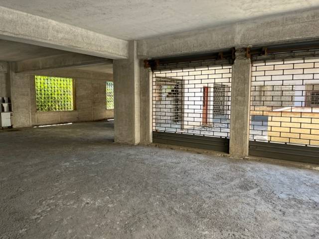 Locale commerciale in vendita a Palermo, Strasburgo