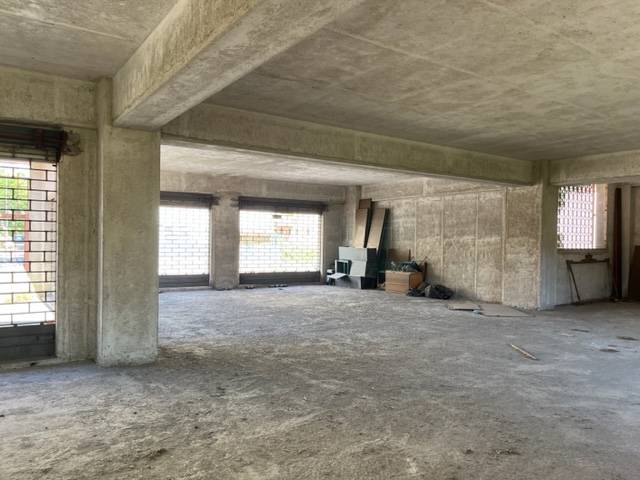 Locale commerciale in vendita a Palermo, Strasburgo