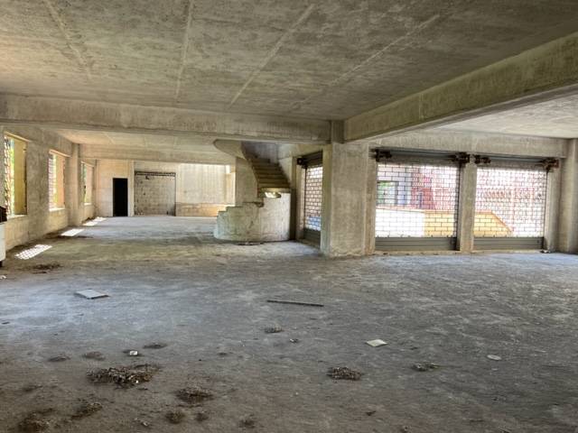 Locale commerciale in vendita a Palermo, Strasburgo