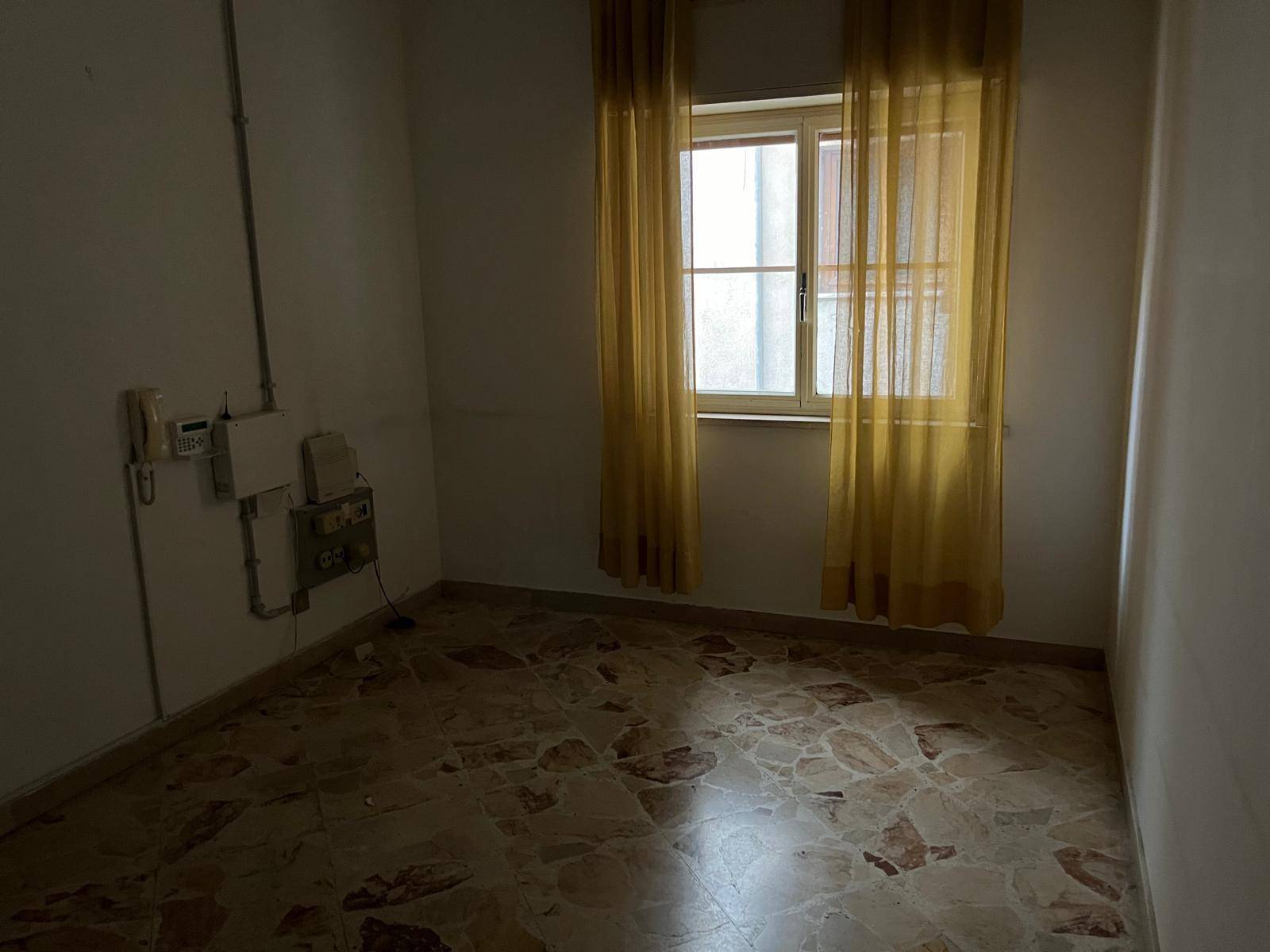 Studio/Ufficio in vendita a Palermo, Corso dei Mille