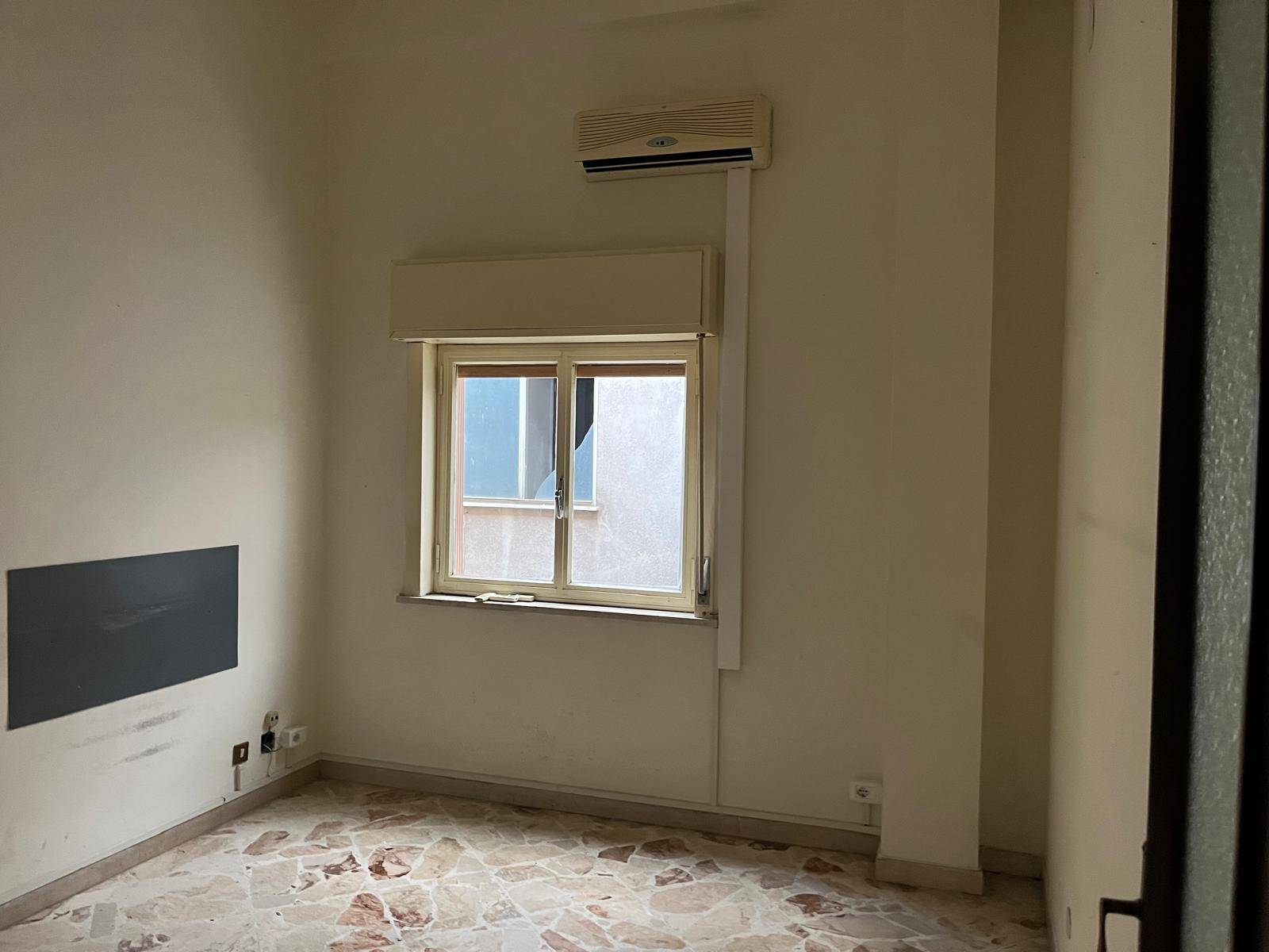 Studio/Ufficio in vendita a Palermo, Corso dei Mille