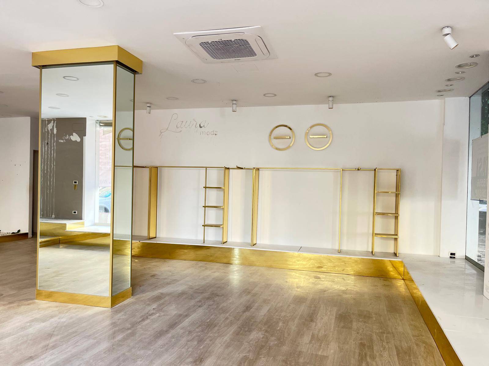 Locale commerciale in affitto a Palermo, Notarbartolo