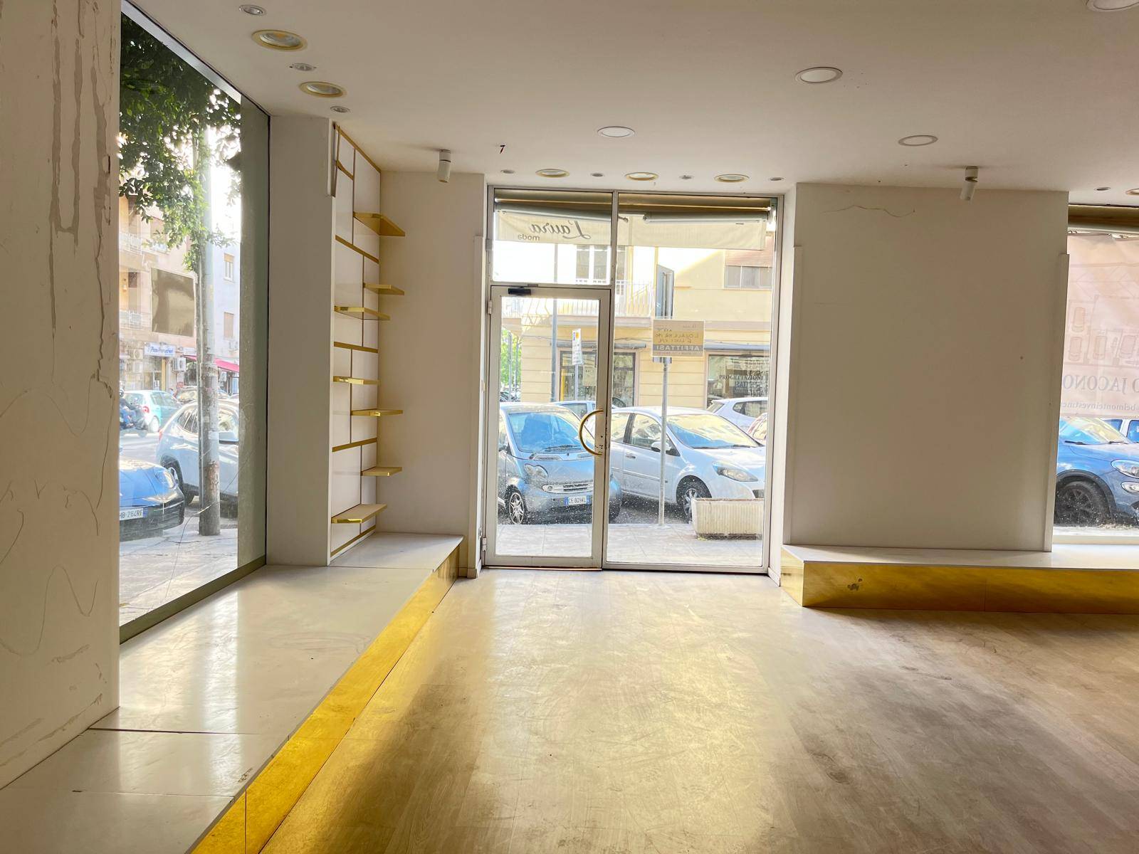 Locale commerciale in affitto a Palermo, Notarbartolo