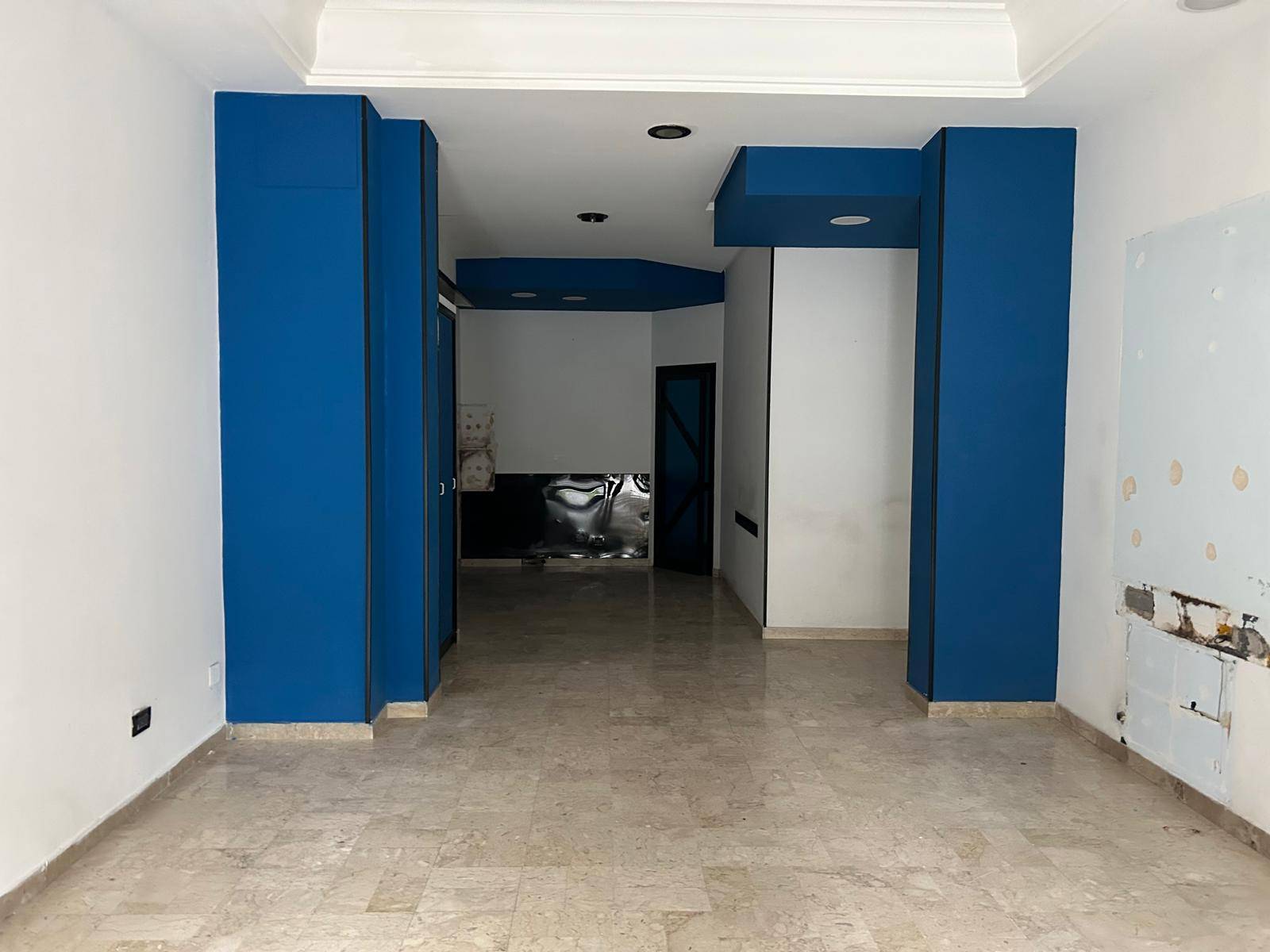 Locale commerciale in affitto a Palermo, Uditore