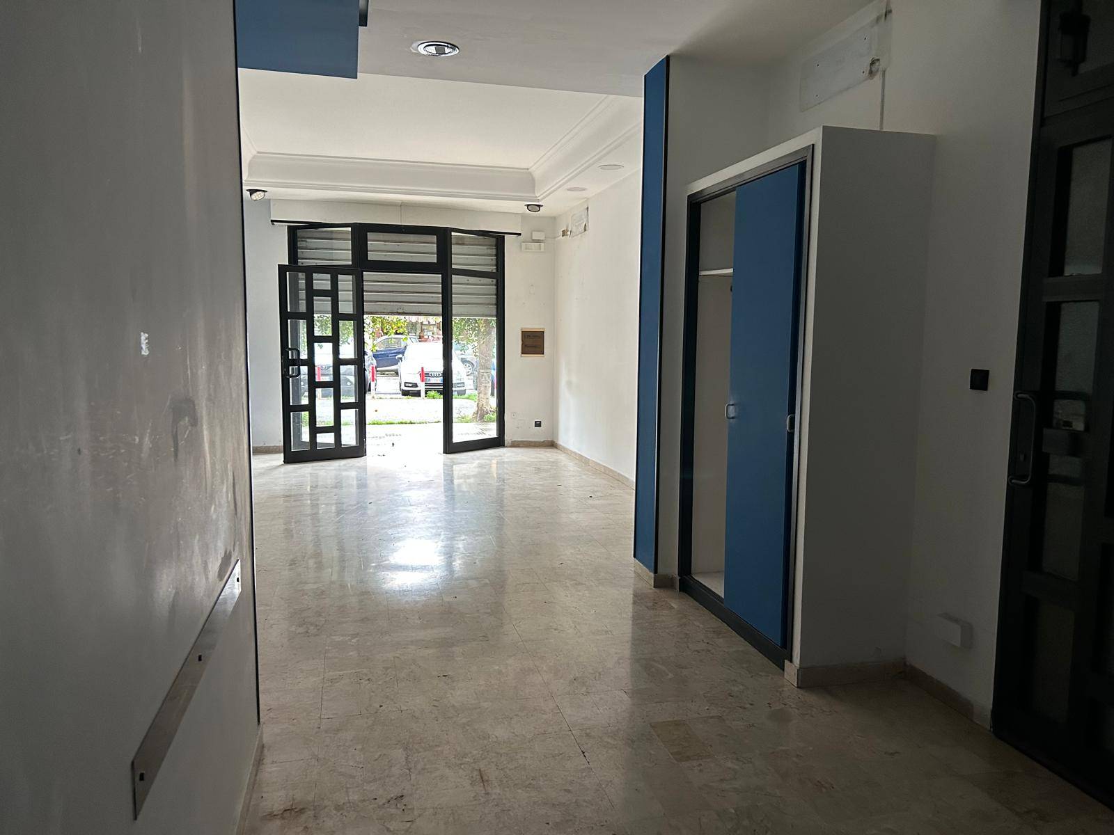 Locale commerciale in affitto a Palermo, Uditore