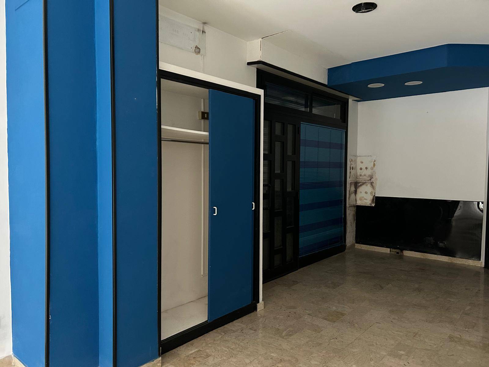 Locale commerciale in affitto a Palermo, Uditore