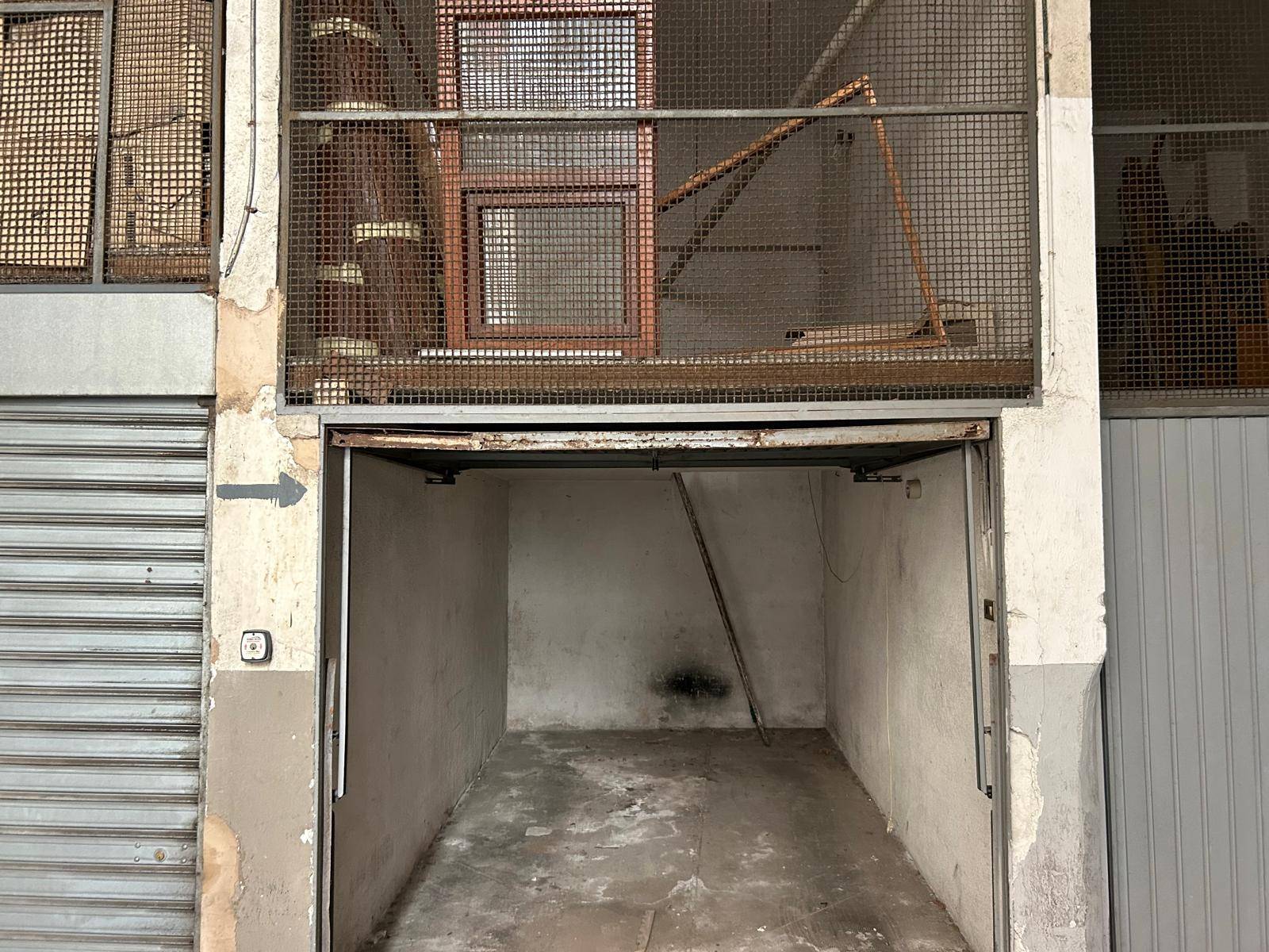 BOX GARAGE in vendita a Palermo, Libert